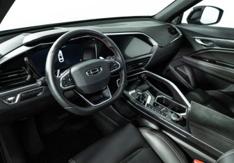 Подержанный автомобиль Geely Tugella 2023 года (11 фото)