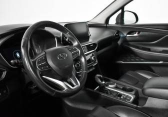 Подержанный автомобиль Hyundai Santa Fe 2019 года (9 фото)