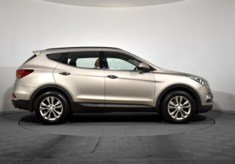 Подержанный автомобиль Hyundai Santa Fe 2017 года (4 фото)