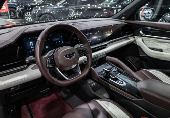 Подержанный автомобиль Geely Monjaro 2023 года (14 фото)