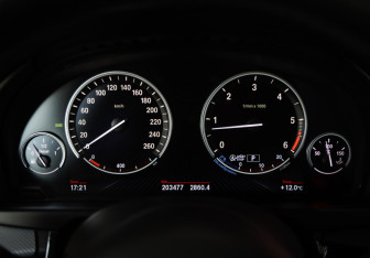 Подержанный автомобиль BMW X5 2017 года (15 фото)