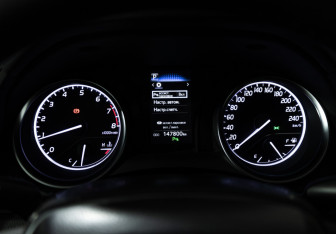 Подержанный автомобиль Toyota Camry Sedan 2018 года (12 фото)