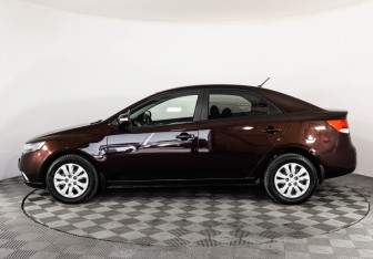 Подержанный автомобиль Kia Cerato Sedan 2009 года (8 фото)
