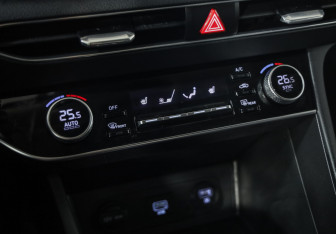 Подержанный автомобиль Hyundai Sonata 2021 года (16 фото)