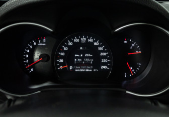 Подержанный автомобиль Kia Sorento 2013 года (12 фото)