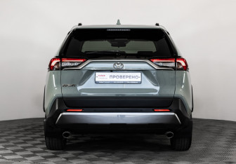 Подержанный автомобиль Toyota RAV4 2020 года (7 фото)