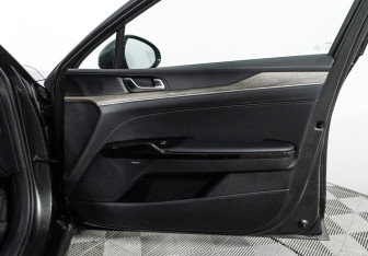 Подержанный автомобиль Kia K5 2024 года (26 фото)