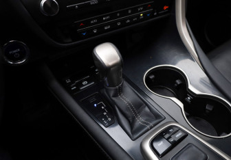 Подержанный автомобиль Lexus RX 2016 года (17 фото)