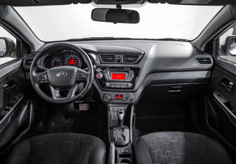 Подержанный автомобиль Kia Rio Sedan 2013 года (9 фото)