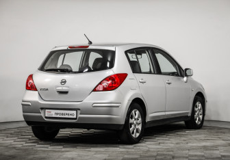 Подержанный автомобиль Nissan Tiida Hatchback 2008 года (5 фото)