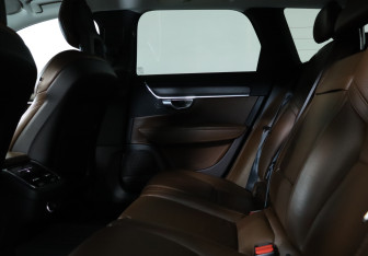 Подержанный автомобиль Volvo V90 Cross Country 2017 года (26 фото)