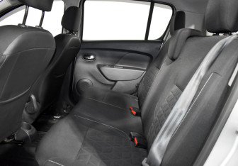 Подержанный автомобиль Renault Sandero 2015 года (11 фото)