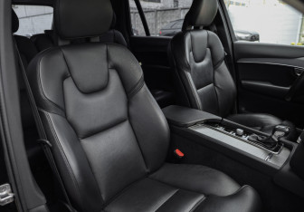 Подержанный автомобиль Volvo XC90 2015 года (32 фото)