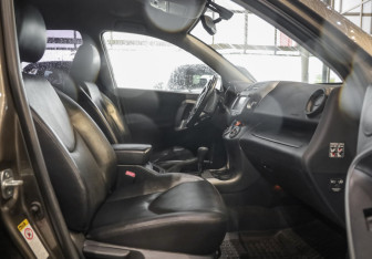 Подержанный автомобиль Toyota RAV4 2010 года (23 фото)