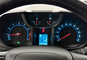 Подержанный автомобиль Chevrolet Orlando 2012 года (17 фото)