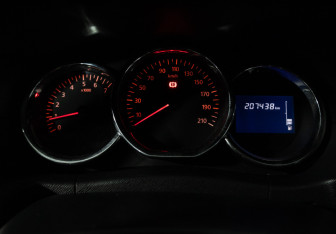 Подержанный автомобиль Nissan Terrano 2016 года (12 фото)