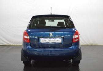 Подержанный автомобиль Skoda Fabia Hatchback 2011 года (6 фото)