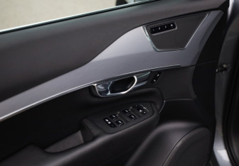 Подержанный автомобиль Volvo XC90 2019 года (24 фото)