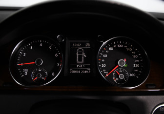 Подержанный автомобиль Volkswagen Passat Wagon 2011 года (11 фото)