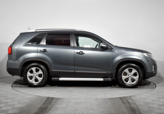 Подержанный автомобиль Kia Sorento 2016 года (4 фото)