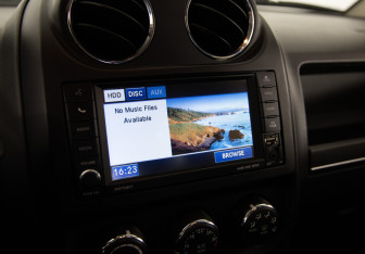 Подержанный автомобиль Jeep Compass 2012 года (19 фото)