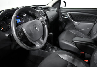 Подержанный автомобиль Renault Duster 2017 года (9 фото)
