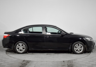 Подержанный автомобиль Honda Accord Sedan 2013 года (4 фото)