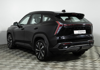 Подержанный автомобиль Geely Atlas 2024 года (7 фото)