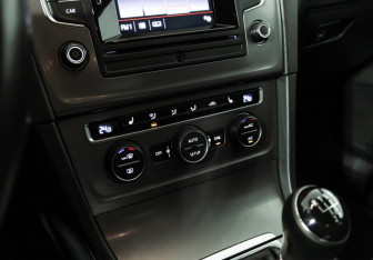 Подержанный автомобиль Volkswagen Golf Hatchback 2013 года (16 фото)