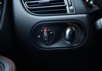 Подержанный автомобиль Porsche Macan 2022 года (12 фото)