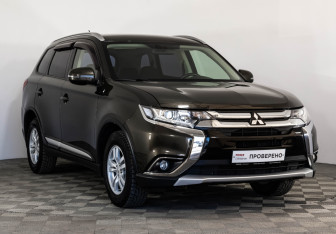 Подержанный автомобиль Mitsubishi Outlander 2016 года (3 фото)