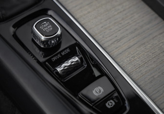 Подержанный автомобиль Volvo XC60 2020 года (21 фото)