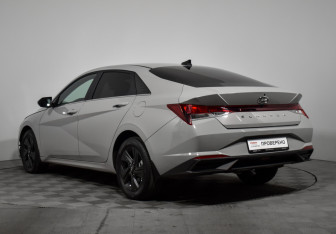 Подержанный автомобиль Hyundai Elantra Sedan 2021 года (7 фото)