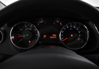 Подержанный автомобиль Peugeot 3008 2014 года (16 фото)