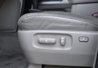 Подержанный автомобиль Toyota Land Cruiser Suv 2013 года (28 фото)