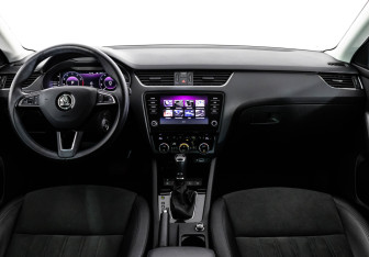 Подержанный автомобиль Skoda Octavia Liftback 2019 года (11 фото)