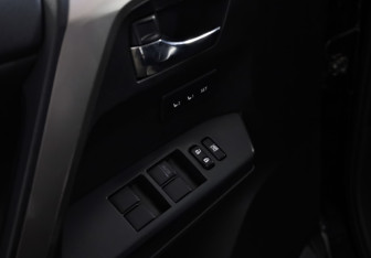 Подержанный автомобиль Toyota RAV4 2017 года (15 фото)