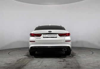 Подержанный автомобиль Kia Optima Sedan 2018 года (6 фото)