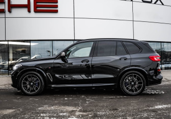 Подержанный автомобиль BMW X5 2019 года (10 фото)