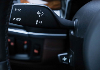 Подержанный автомобиль BMW X5 M 2015 года (14 фото)