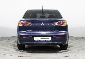 Подержанный автомобиль Mitsubishi Lancer Sedan 2010 года (6 фото)