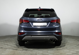 Подержанный автомобиль Hyundai Santa Fe 2017 года (6 фото)