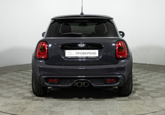 Подержанный автомобиль MINI Hatch 2015 года (6 фото)
