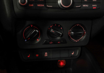 Подержанный автомобиль Audi A1 2012 года (16 фото)