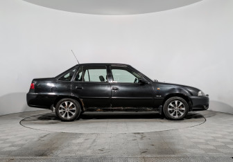 Подержанный автомобиль Daewoo Nexia Sedan 2012 года (4 фото)