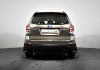 Подержанный автомобиль Subaru Forester Suv 2017 года (6 фото)