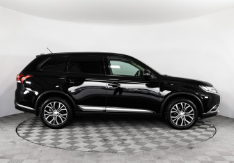 Подержанный автомобиль Mitsubishi Outlander 2016 года (4 фото)
