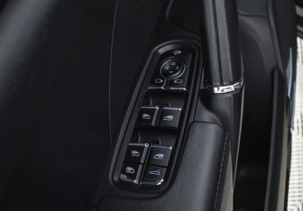 Подержанный автомобиль Porsche Cayenne 2015 года (19 фото)