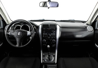 Подержанный автомобиль Suzuki Grand Vitara 2011 года (10 фото)