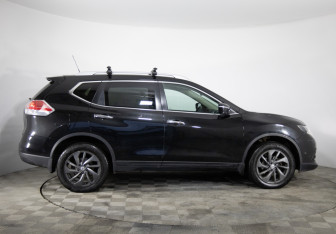 Подержанный автомобиль Nissan X-Trail 2015 года (4 фото)